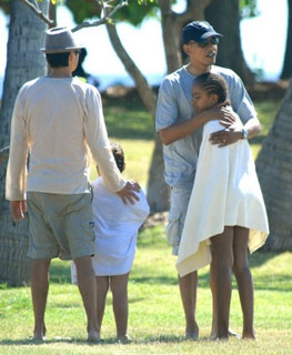  Obama and daughter Malia at beach picnic - Hawaii vacation