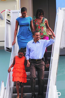 Obama arrives in Hawaii on Air Force One