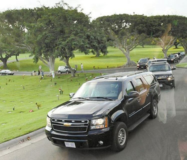 Obama motorcade at Punchbowl cemetery