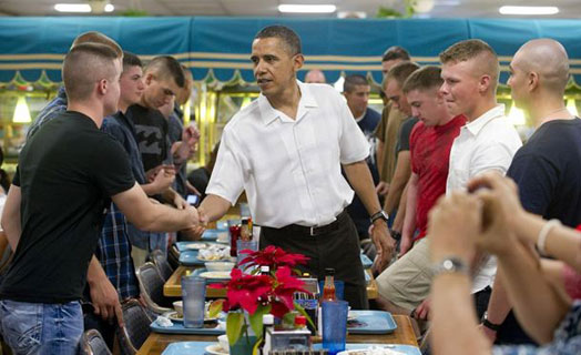 Obama greets troops in Hawaii