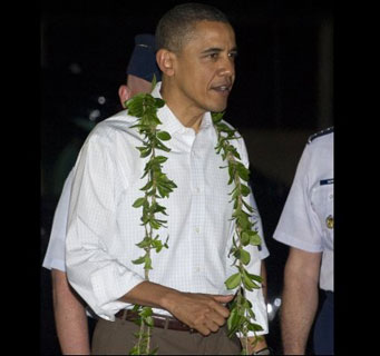 Obama wearing lei