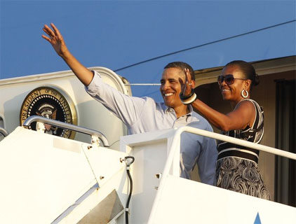 President Obama and Michelle wave from Air Force One - Hawaii