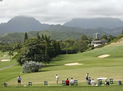 Obama plays golf at Midpac