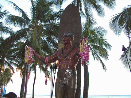 Duke Kahanamoku statue with lei