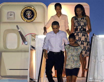 Obama family arrives in Hawaii for vacation 2012