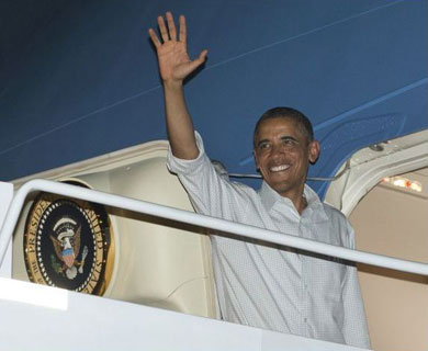 Obama departs Honolulu Hawaii at Hickam - 2012