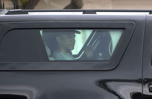 Obama waving from car leaving the Semper Fit Center - Hawaii 2012